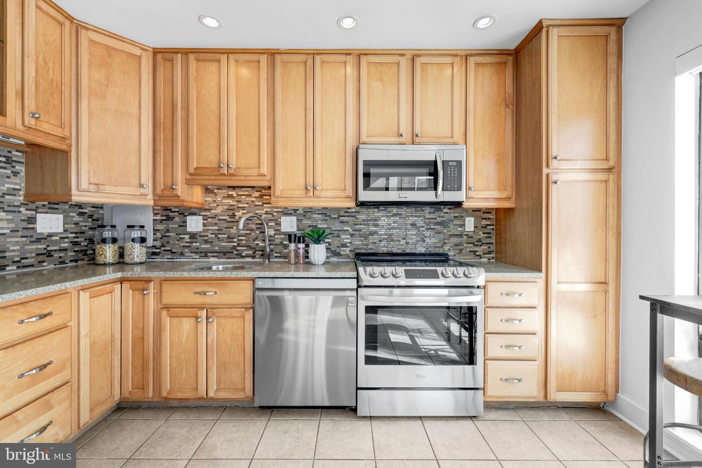 110 ROBERTS LN #100, ALEXANDRIA, Virginia 22314, 2 Bedrooms Bedrooms, ,1 BathroomBathrooms,Residential,For sale,110 ROBERTS LN #100,VAAX2053532 MLS # VAAX2053532