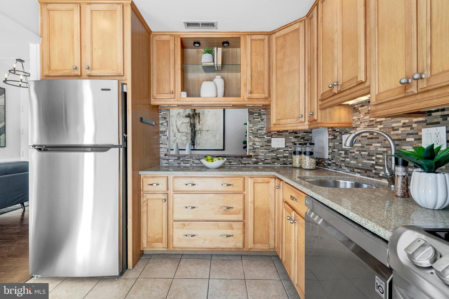 110 ROBERTS LN #100, ALEXANDRIA, Virginia 22314, 2 Bedrooms Bedrooms, ,1 BathroomBathrooms,Residential,For sale,110 ROBERTS LN #100,VAAX2053532 MLS # VAAX2053532