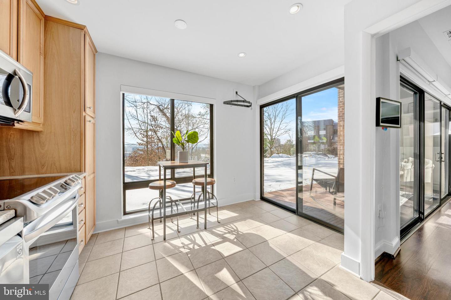 110 ROBERTS LN #100, ALEXANDRIA, Virginia 22314, 2 Bedrooms Bedrooms, ,1 BathroomBathrooms,Residential,For sale,110 ROBERTS LN #100,VAAX2053532 MLS # VAAX2053532