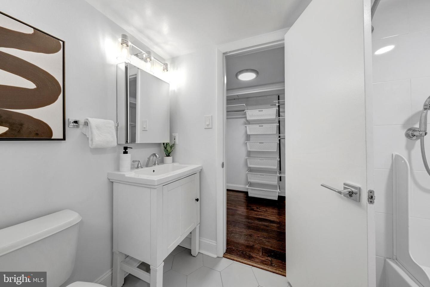 110 ROBERTS LN #100, ALEXANDRIA, Virginia 22314, 2 Bedrooms Bedrooms, ,1 BathroomBathrooms,Residential,For sale,110 ROBERTS LN #100,VAAX2053532 MLS # VAAX2053532