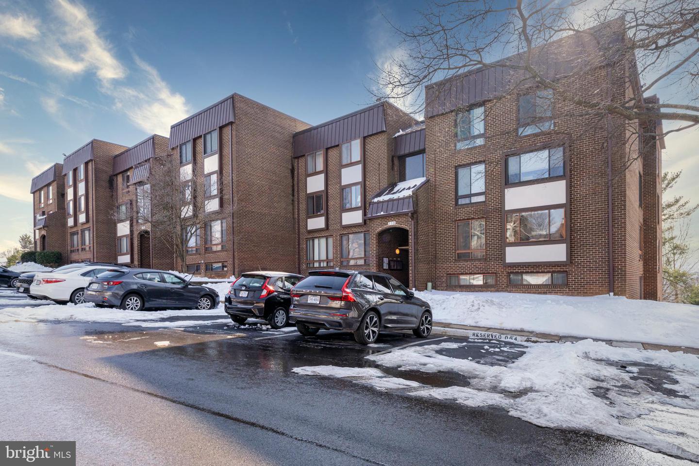 110 ROBERTS LN #100, ALEXANDRIA, Virginia 22314, 2 Bedrooms Bedrooms, ,1 BathroomBathrooms,Residential,For sale,110 ROBERTS LN #100,VAAX2053532 MLS # VAAX2053532