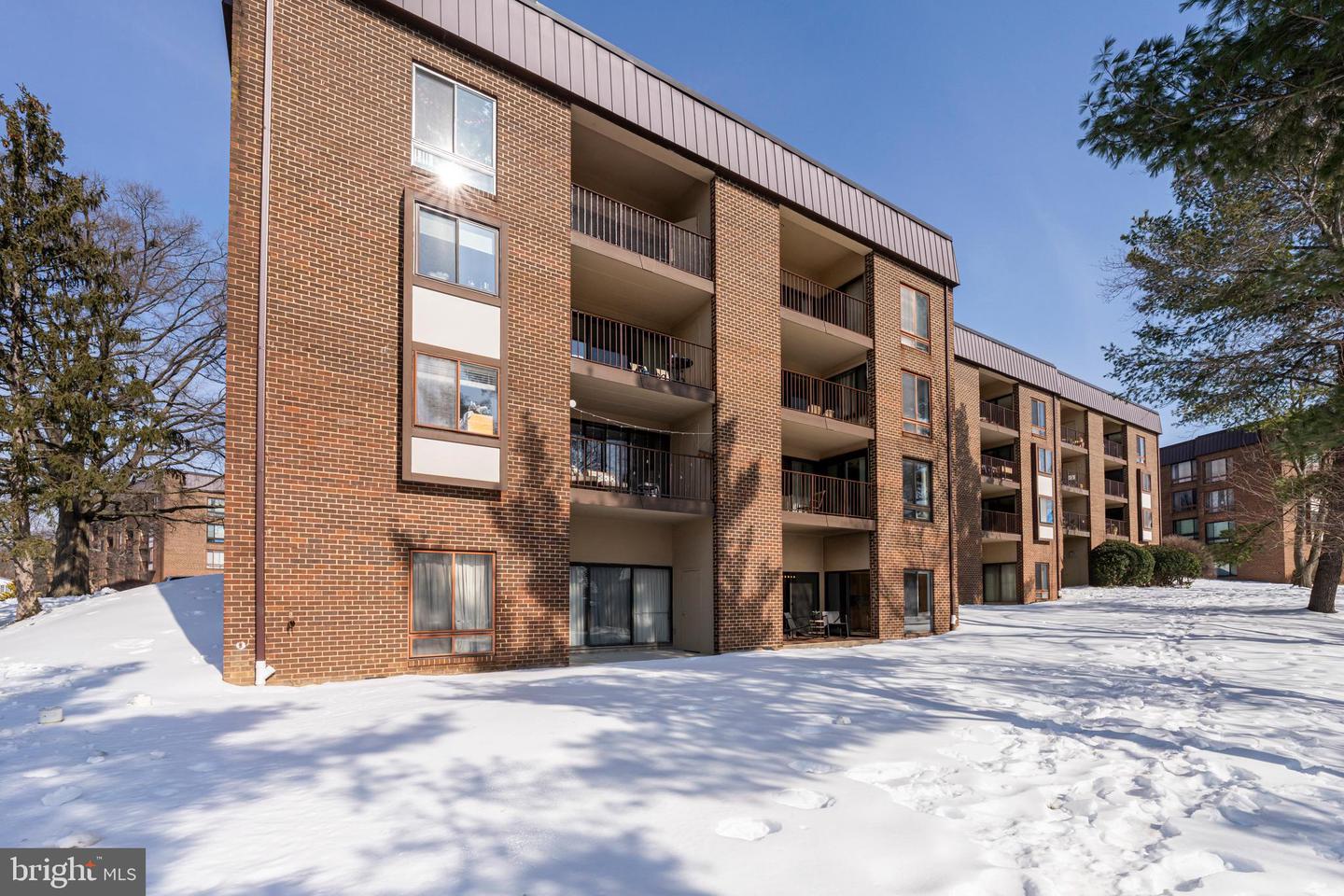 110 ROBERTS LN #100, ALEXANDRIA, Virginia 22314, 2 Bedrooms Bedrooms, ,1 BathroomBathrooms,Residential,For sale,110 ROBERTS LN #100,VAAX2053532 MLS # VAAX2053532