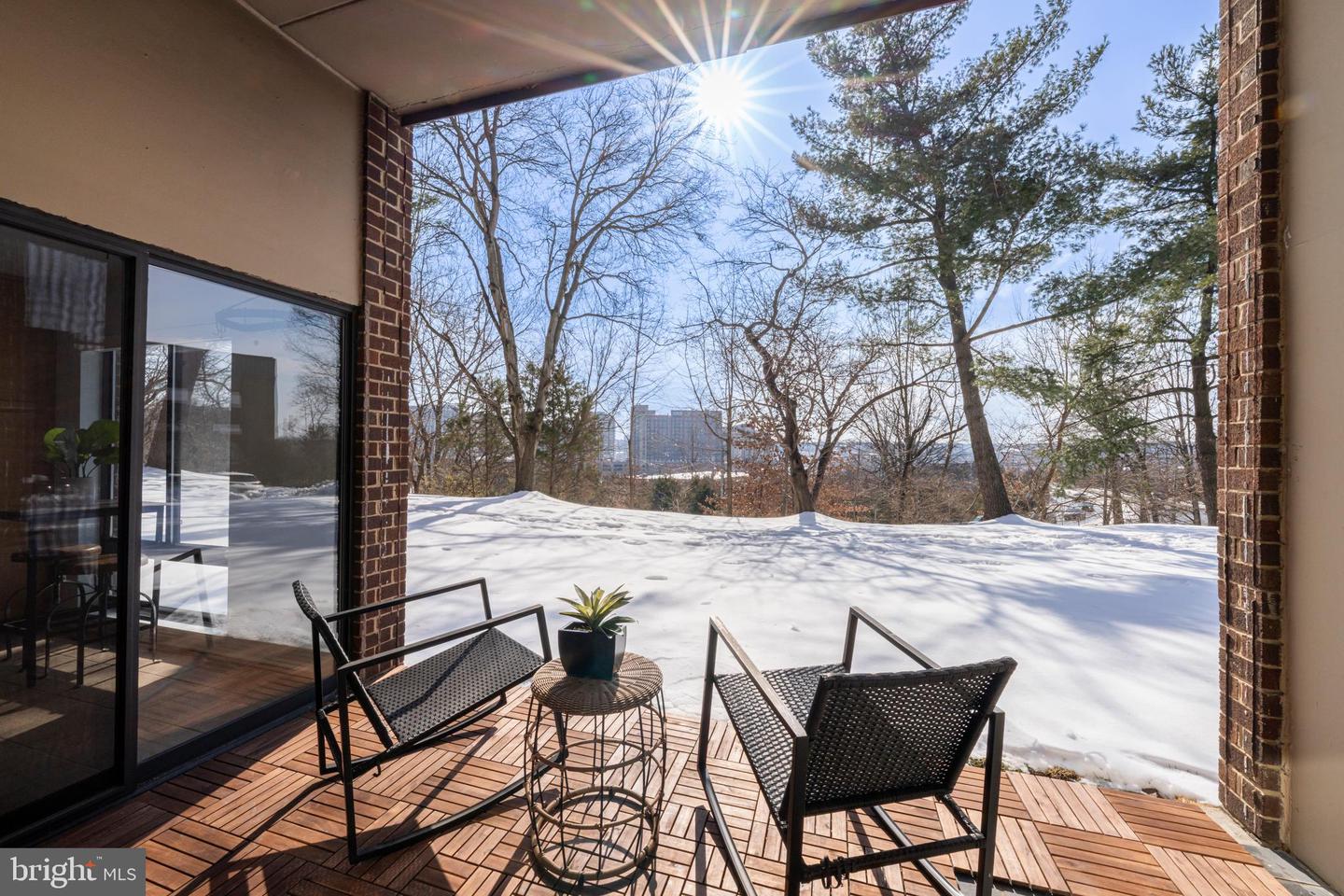 110 ROBERTS LN #100, ALEXANDRIA, Virginia 22314, 2 Bedrooms Bedrooms, ,1 BathroomBathrooms,Residential,For sale,110 ROBERTS LN #100,VAAX2053532 MLS # VAAX2053532