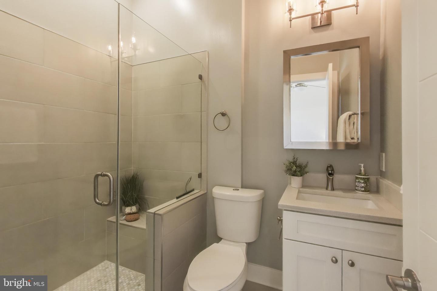 2012 D ST NE #4, WASHINGTON, District Of Columbia 20002, 2 Bedrooms Bedrooms, ,3 BathroomsBathrooms,Residential,For sale,2012 D ST NE #4,DCDC2243330 MLS # DCDC2243330