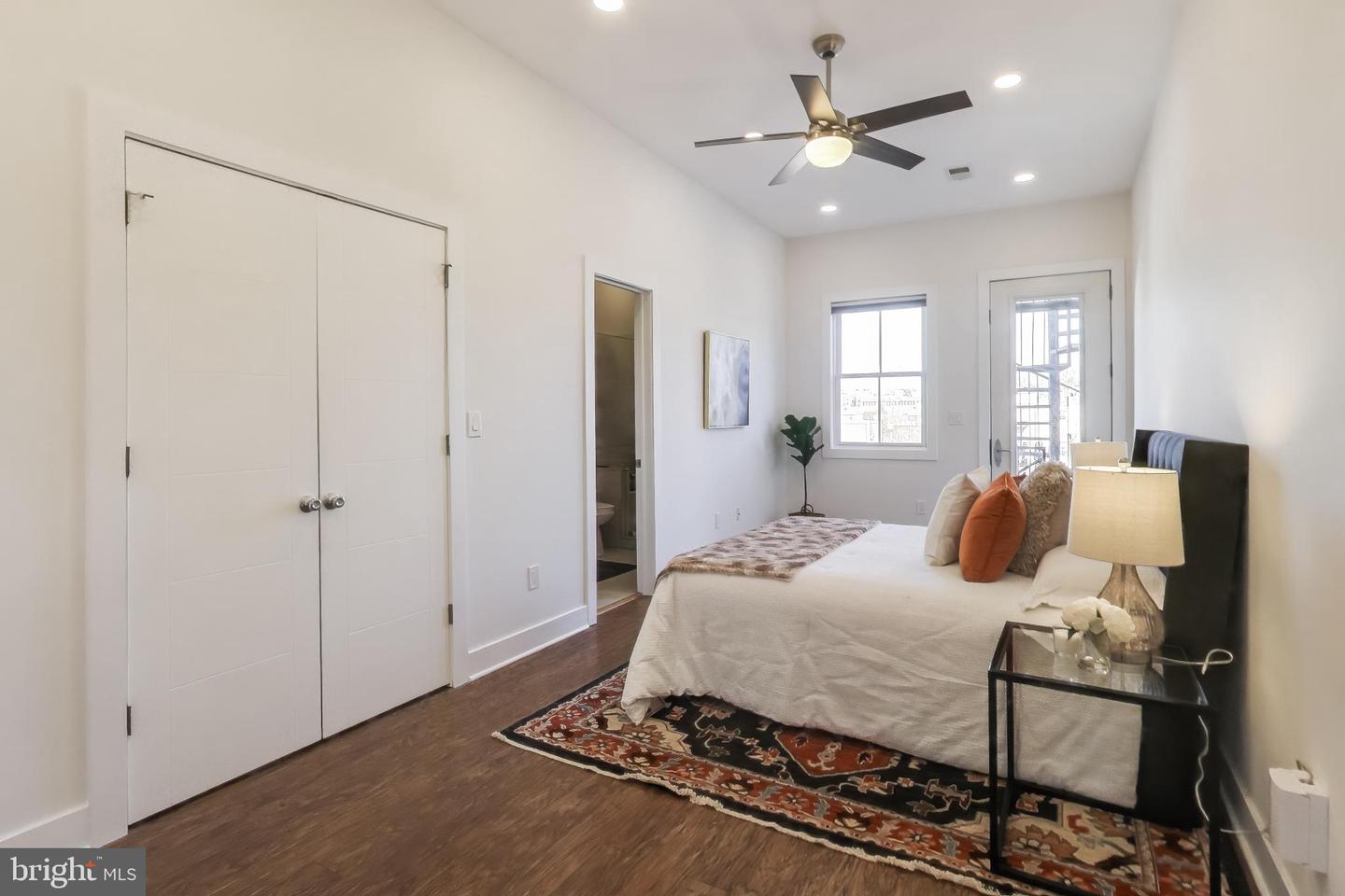 2012 D ST NE #4, WASHINGTON, District Of Columbia 20002, 2 Bedrooms Bedrooms, ,3 BathroomsBathrooms,Residential,For sale,2012 D ST NE #4,DCDC2243330 MLS # DCDC2243330