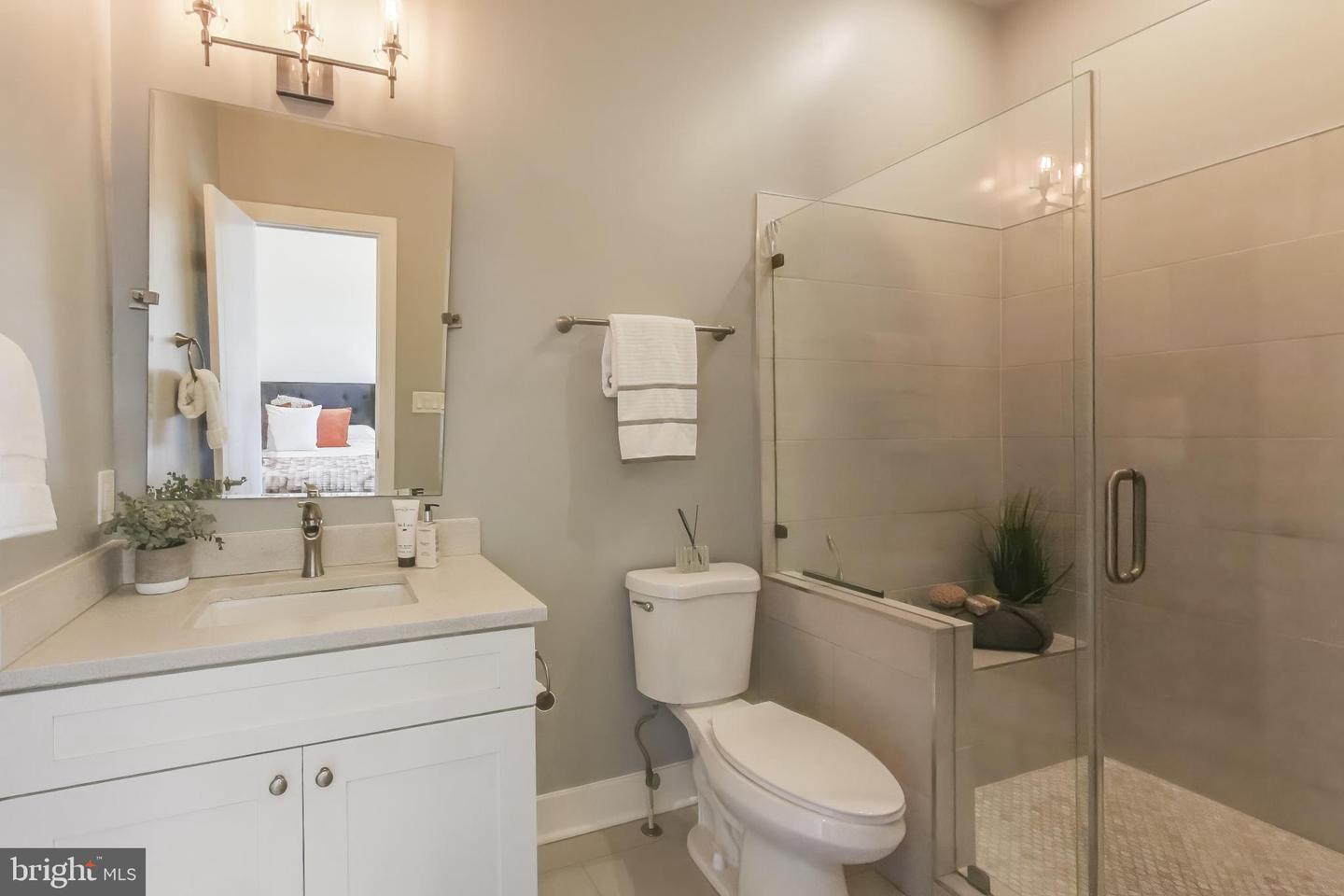 2012 D ST NE #4, WASHINGTON, District Of Columbia 20002, 2 Bedrooms Bedrooms, ,3 BathroomsBathrooms,Residential,For sale,2012 D ST NE #4,DCDC2243330 MLS # DCDC2243330