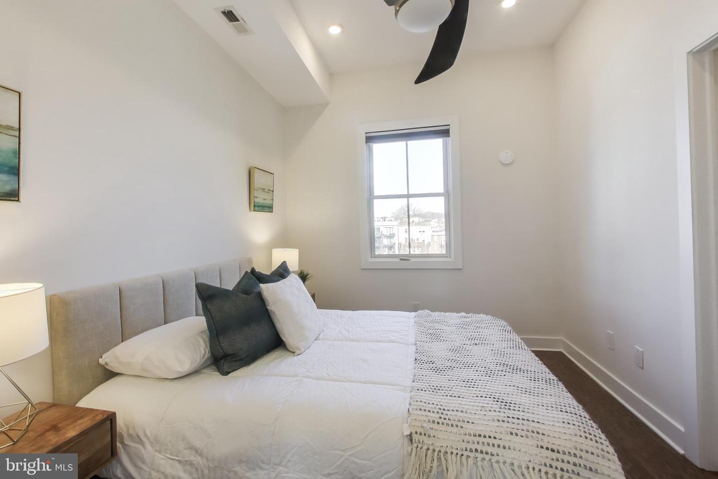 2012 D ST NE #4, WASHINGTON, District Of Columbia 20002, 2 Bedrooms Bedrooms, ,3 BathroomsBathrooms,Residential,For sale,2012 D ST NE #4,DCDC2243330 MLS # DCDC2243330