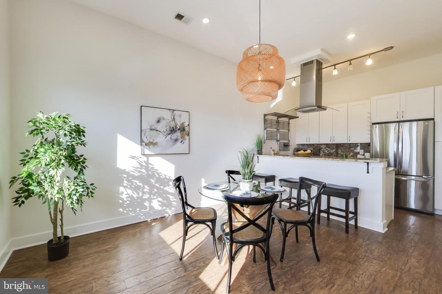 2012 D ST NE #4, WASHINGTON, District Of Columbia 20002, 2 Bedrooms Bedrooms, ,3 BathroomsBathrooms,Residential,For sale,2012 D ST NE #4,DCDC2243330 MLS # DCDC2243330