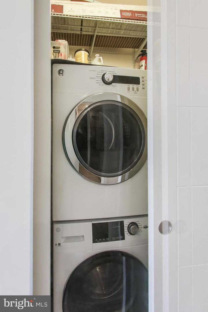 2012 D ST NE #4, WASHINGTON, District Of Columbia 20002, 2 Bedrooms Bedrooms, ,3 BathroomsBathrooms,Residential,For sale,2012 D ST NE #4,DCDC2243330 MLS # DCDC2243330