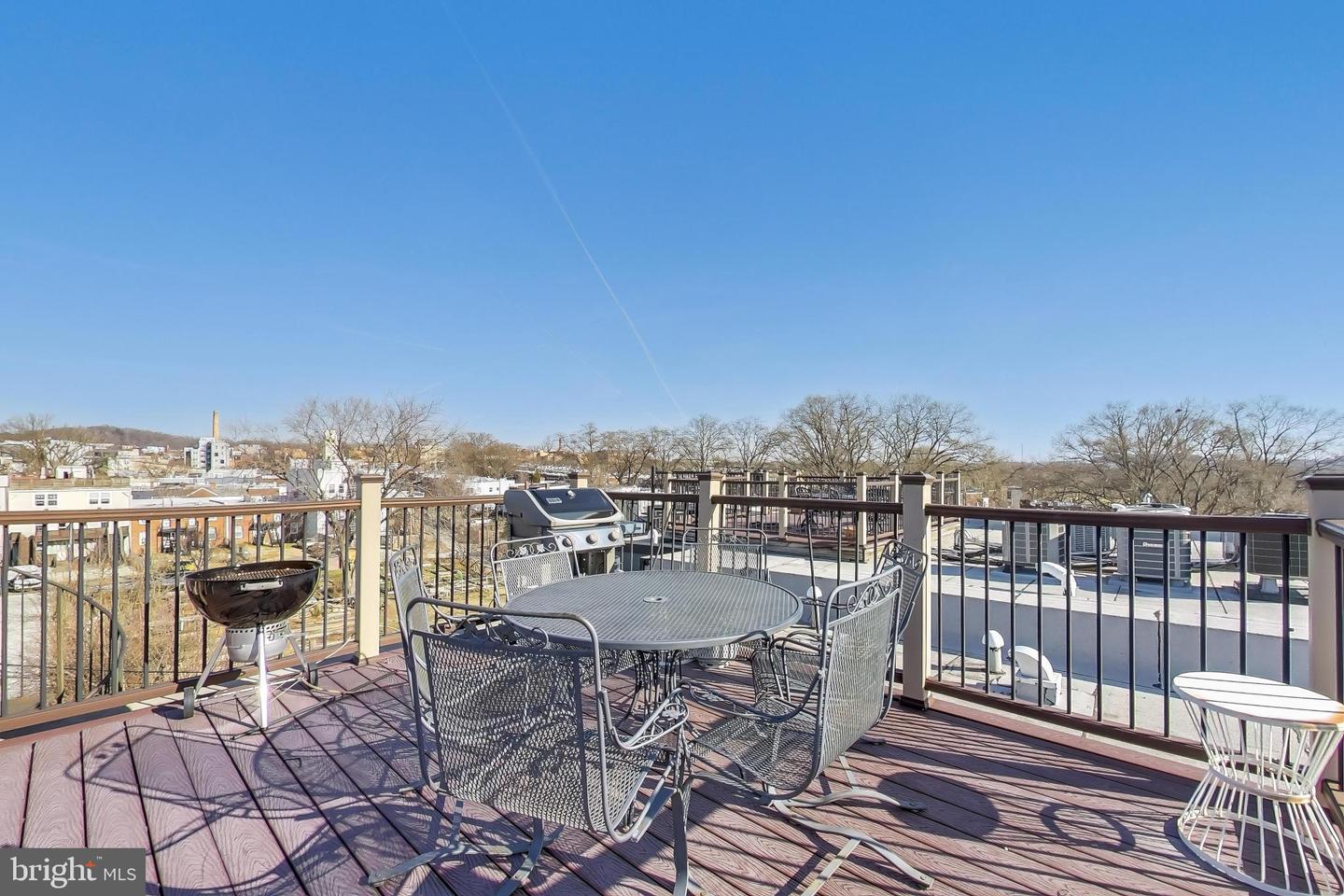 2012 D ST NE #4, WASHINGTON, District Of Columbia 20002, 2 Bedrooms Bedrooms, ,3 BathroomsBathrooms,Residential,For sale,2012 D ST NE #4,DCDC2243330 MLS # DCDC2243330