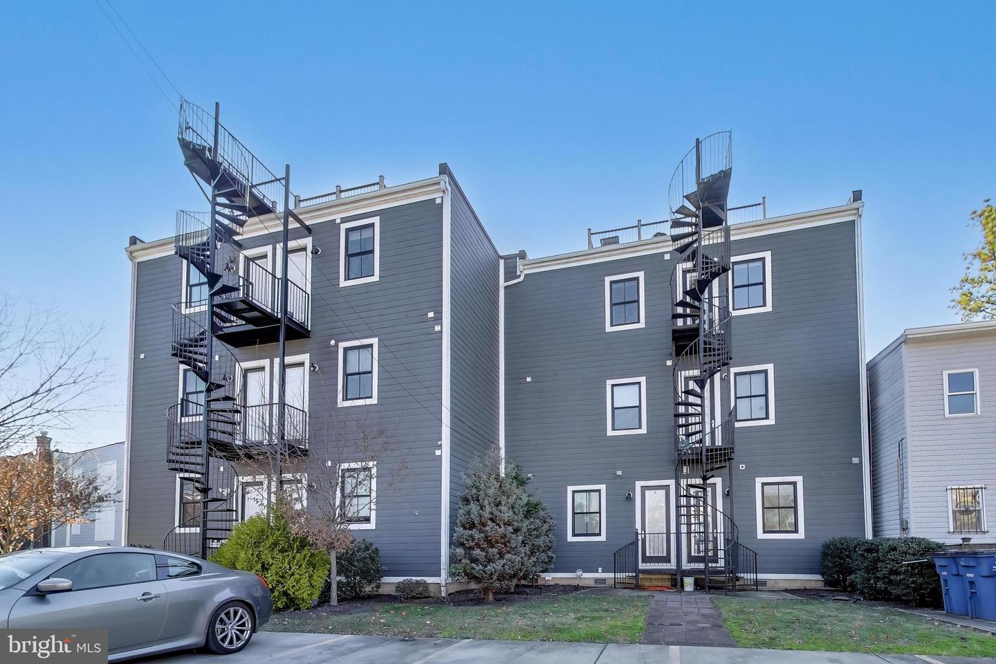 2012 D ST NE #4, WASHINGTON, District Of Columbia 20002, 2 Bedrooms Bedrooms, ,3 BathroomsBathrooms,Residential,For sale,2012 D ST NE #4,DCDC2243330 MLS # DCDC2243330