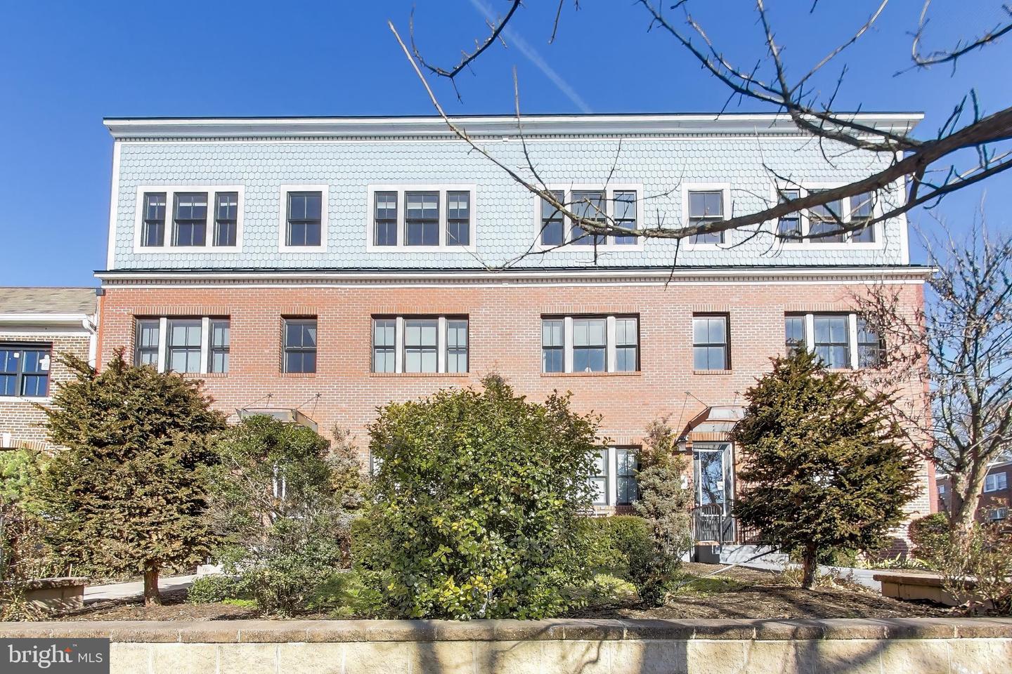 2012 D ST NE #4, WASHINGTON, District Of Columbia 20002, 2 Bedrooms Bedrooms, ,3 BathroomsBathrooms,Residential,For sale,2012 D ST NE #4,DCDC2243330 MLS # DCDC2243330