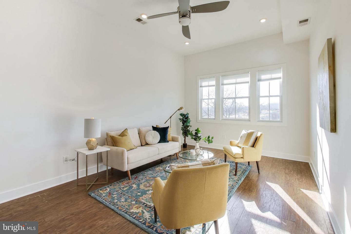 2012 D ST NE #4, WASHINGTON, District Of Columbia 20002, 2 Bedrooms Bedrooms, ,3 BathroomsBathrooms,Residential,For sale,2012 D ST NE #4,DCDC2243330 MLS # DCDC2243330