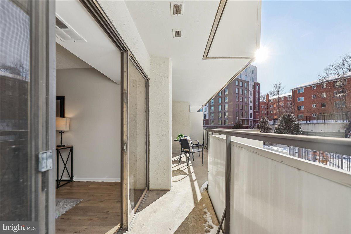 5300 COLUMBIA PIKE #112, ARLINGTON, Virginia 22204, 1 Bedroom Bedrooms, ,1 BathroomBathrooms,Residential,For sale,5300 COLUMBIA PIKE #112,VAAR2068174 MLS # VAAR2068174