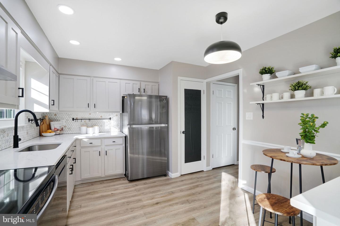 5918 ROBERTS COMMON CT, BURKE, Virginia 22015, 3 Bedrooms Bedrooms, ,3 BathroomsBathrooms,Residential,For sale,5918 ROBERTS COMMON CT,VAFX2287550 MLS # VAFX2287550