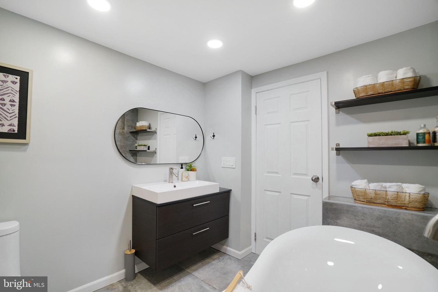 5918 ROBERTS COMMON CT, BURKE, Virginia 22015, 3 Bedrooms Bedrooms, ,3 BathroomsBathrooms,Residential,For sale,5918 ROBERTS COMMON CT,VAFX2287550 MLS # VAFX2287550