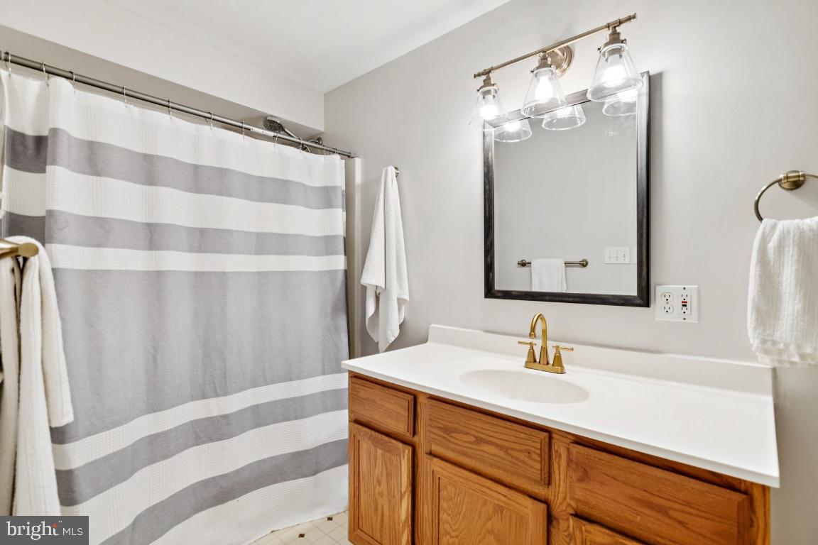 7819 WELLINGTON DR, WARRENTON, Virginia 20186, 5 Bedrooms Bedrooms, ,4 BathroomsBathrooms,Residential,For sale,7819 WELLINGTON DR,VAFQ2020280 MLS # VAFQ2020280