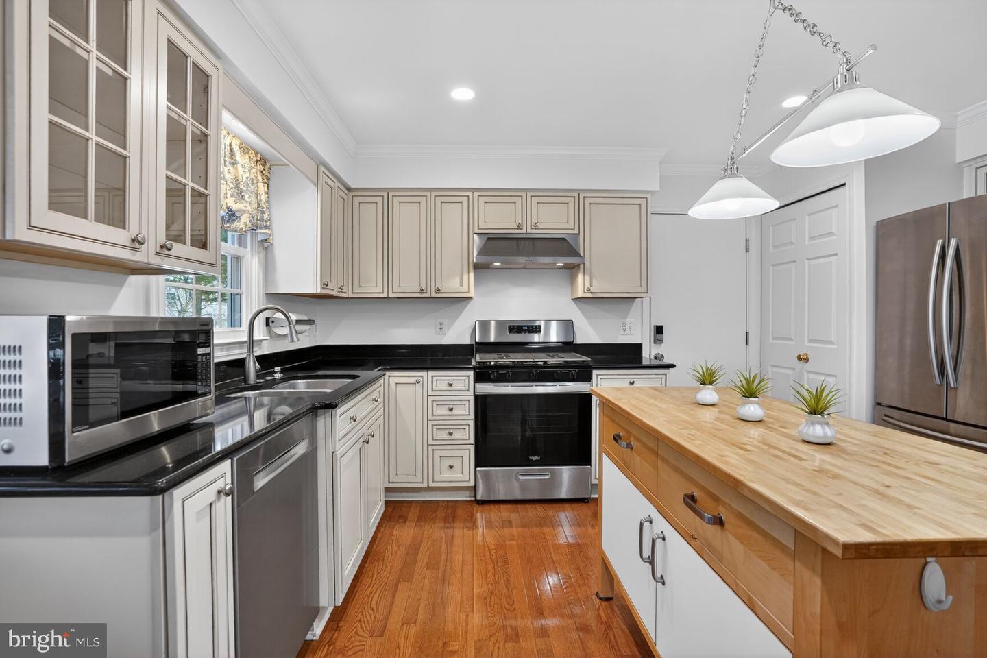 6125 SANDSTONE CT, CLIFTON, Virginia 20124, 4 Bedrooms Bedrooms, ,2 BathroomsBathrooms,Residential,For sale,6125 SANDSTONE CT,VAFX2287520 MLS # VAFX2287520