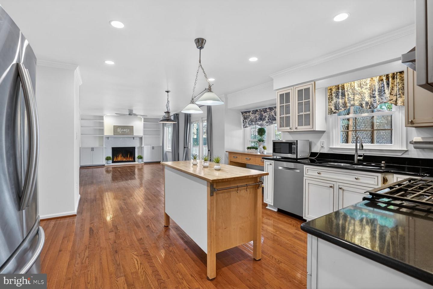 6125 SANDSTONE CT, CLIFTON, Virginia 20124, 4 Bedrooms Bedrooms, ,2 BathroomsBathrooms,Residential,For sale,6125 SANDSTONE CT,VAFX2287520 MLS # VAFX2287520