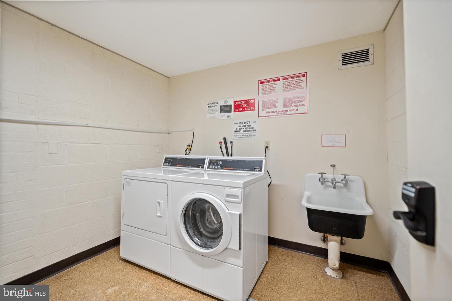 1510 12TH ST N #303, ARLINGTON, Virginia 22209, 1 Bedroom Bedrooms, ,1 BathroomBathrooms,Residential,For sale,1510 12TH ST N #303,VAAR2068168 MLS # VAAR2068168