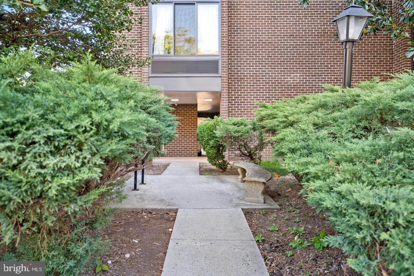 1510 12TH ST N #303, ARLINGTON, Virginia 22209, 1 Bedroom Bedrooms, ,1 BathroomBathrooms,Residential,For sale,1510 12TH ST N #303,VAAR2068168 MLS # VAAR2068168