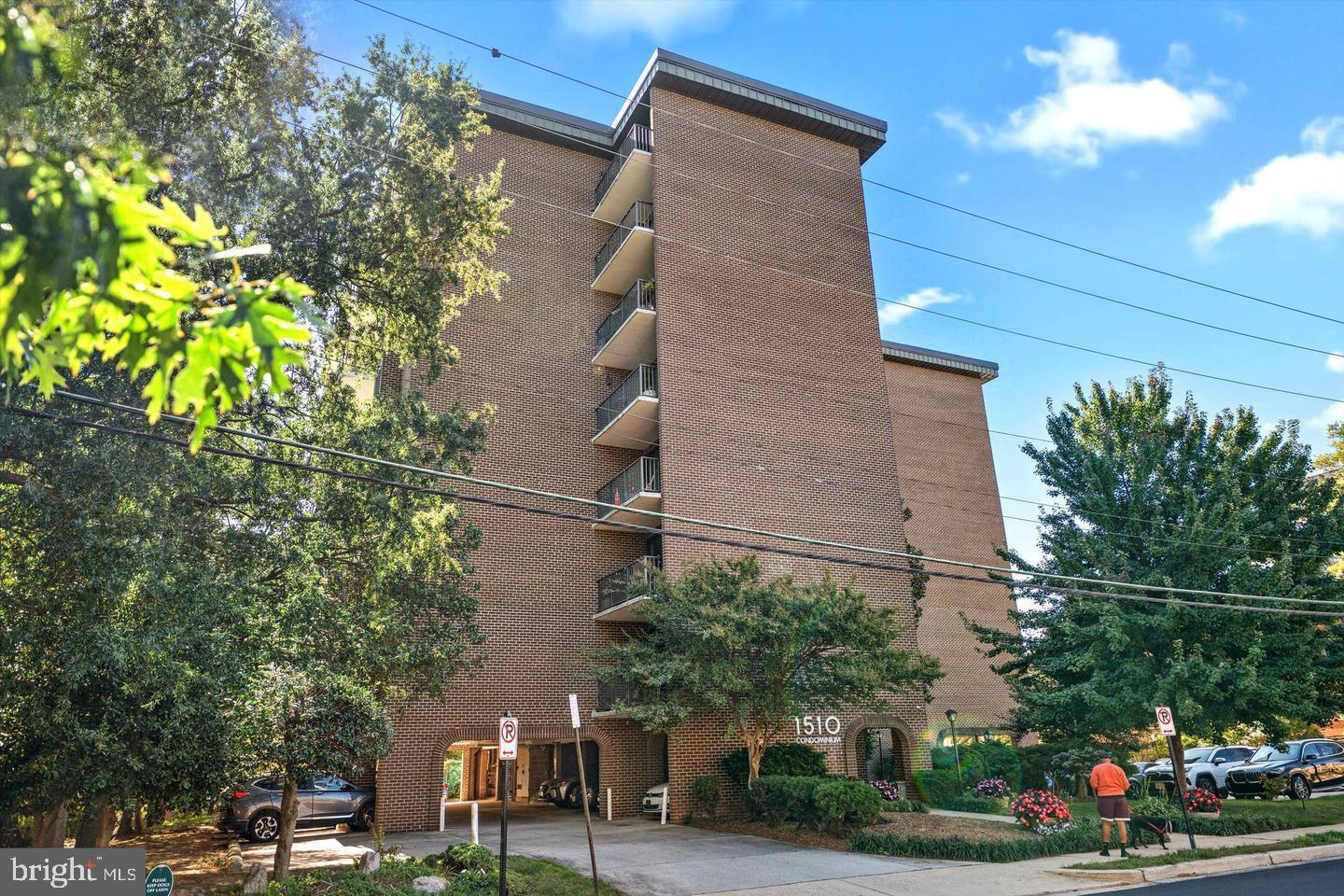 1510 12TH ST N #303, ARLINGTON, Virginia 22209, 1 Bedroom Bedrooms, ,1 BathroomBathrooms,Residential,For sale,1510 12TH ST N #303,VAAR2068168 MLS # VAAR2068168