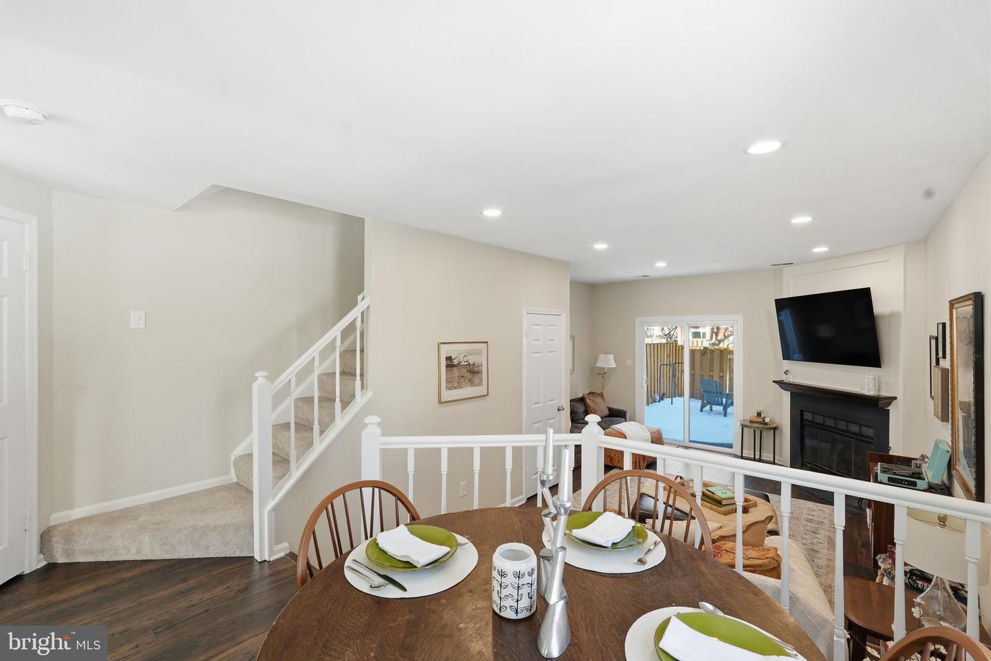 2114 WHISPERWOOD GLEN LN, RESTON, Virginia 20191, 2 Bedrooms Bedrooms, ,1 BathroomBathrooms,Residential,For sale,2114 WHISPERWOOD GLEN LN,VAFX2287612 MLS # VAFX2287612