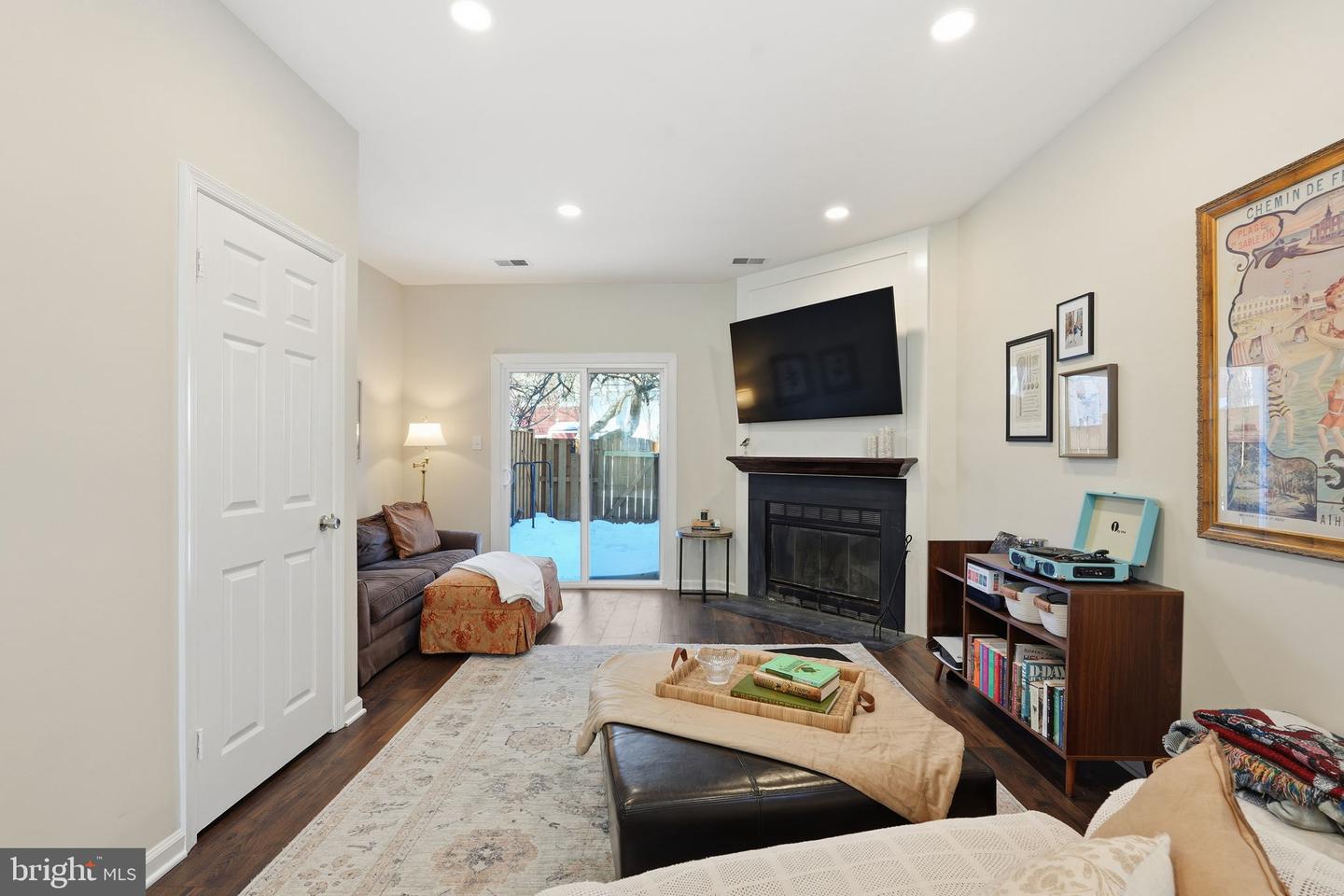 2114 WHISPERWOOD GLEN LN, RESTON, Virginia 20191, 2 Bedrooms Bedrooms, ,1 BathroomBathrooms,Residential,For sale,2114 WHISPERWOOD GLEN LN,VAFX2287612 MLS # VAFX2287612