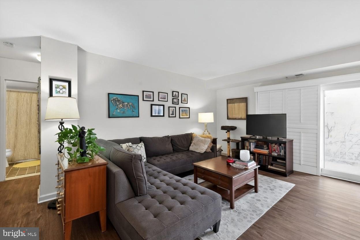 5250 VALLEY FORGE DR #502, ALEXANDRIA, Virginia 22304, 1 Bedroom Bedrooms, ,1 BathroomBathrooms,Residential,For sale,5250 VALLEY FORGE DR #502,VAAX2053536 MLS # VAAX2053536