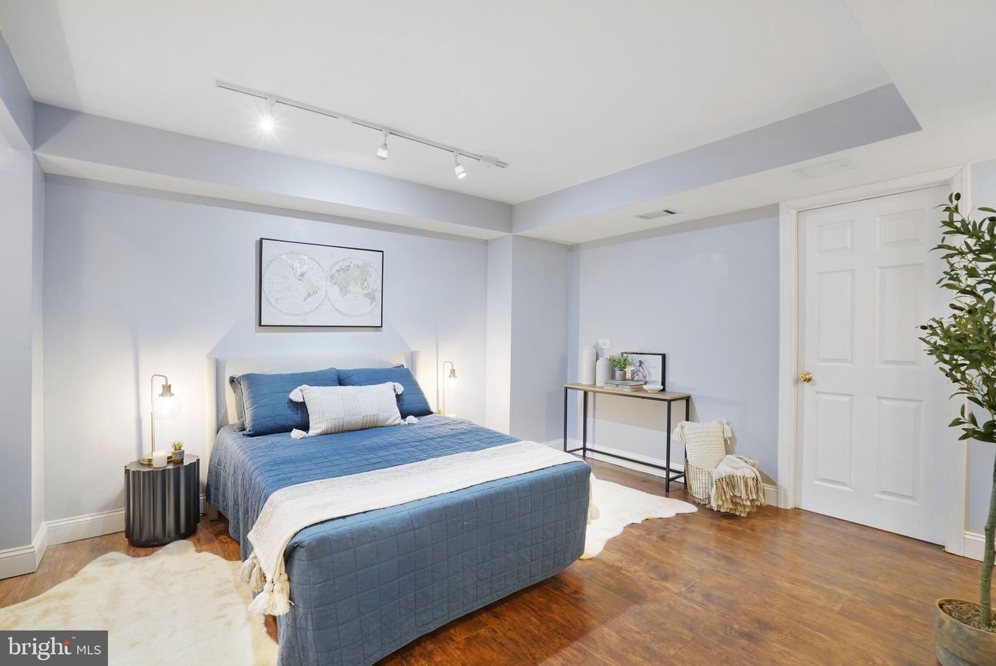 719 S ALFRED ST, ALEXANDRIA, Virginia 22314, 2 Bedrooms Bedrooms, ,2 BathroomsBathrooms,Residential,For sale,719 S ALFRED ST,VAAX2053564 MLS # VAAX2053564