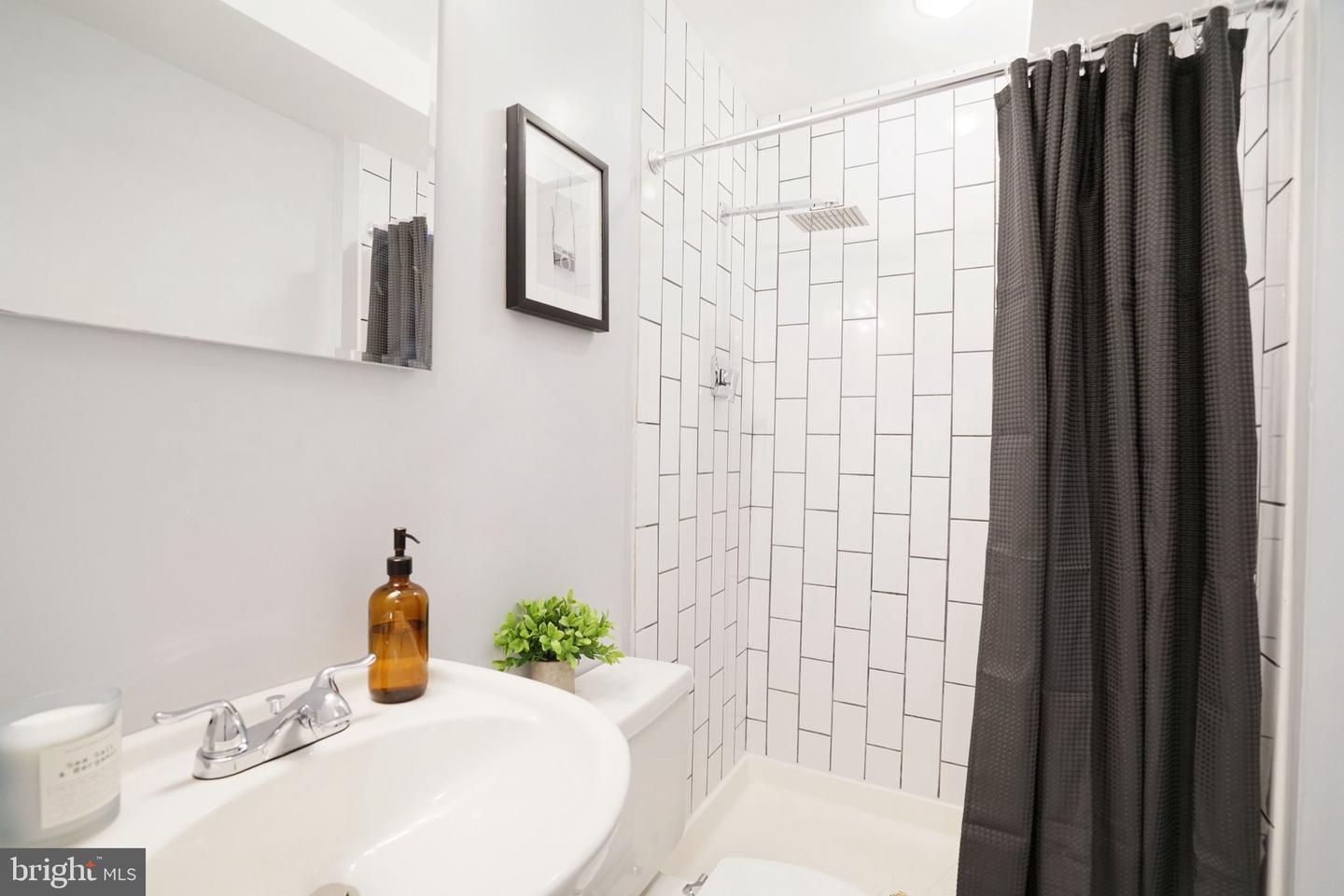 719 S ALFRED ST, ALEXANDRIA, Virginia 22314, 2 Bedrooms Bedrooms, ,2 BathroomsBathrooms,Residential,For sale,719 S ALFRED ST,VAAX2053564 MLS # VAAX2053564