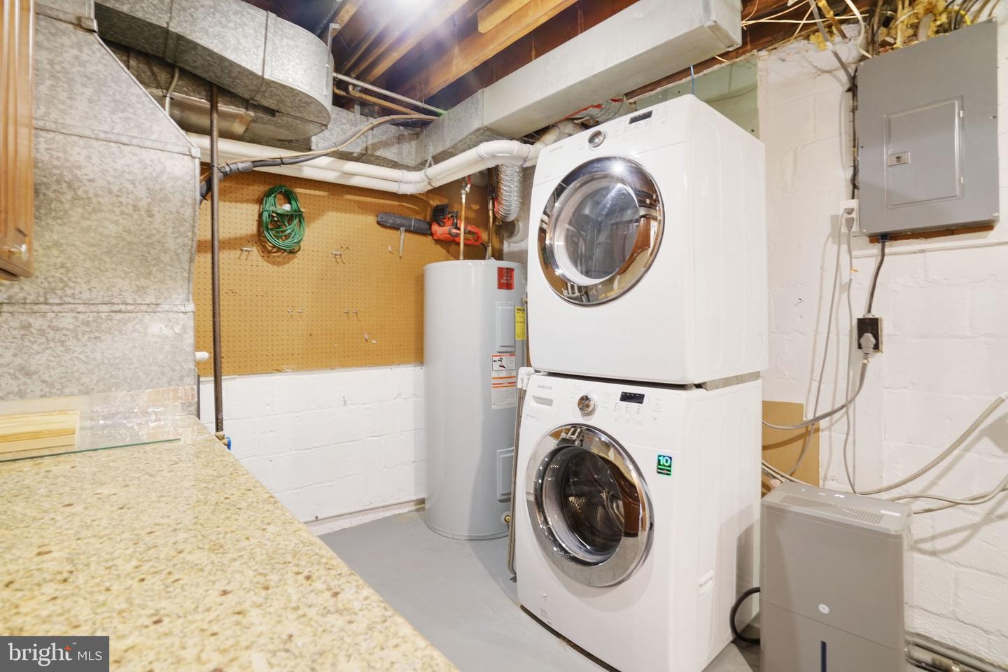 719 S ALFRED ST, ALEXANDRIA, Virginia 22314, 2 Bedrooms Bedrooms, ,2 BathroomsBathrooms,Residential,For sale,719 S ALFRED ST,VAAX2053564 MLS # VAAX2053564