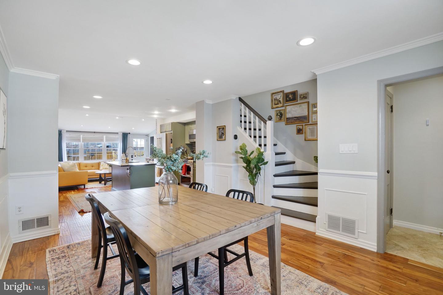 719 S ALFRED ST, ALEXANDRIA, Virginia 22314, 2 Bedrooms Bedrooms, ,2 BathroomsBathrooms,Residential,For sale,719 S ALFRED ST,VAAX2053564 MLS # VAAX2053564