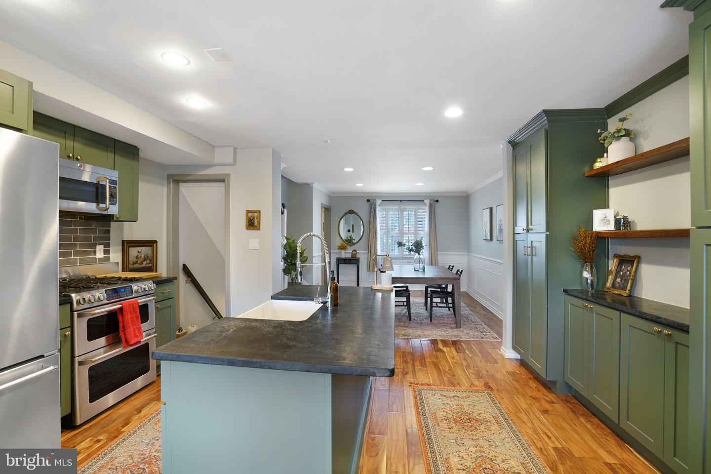 719 S ALFRED ST, ALEXANDRIA, Virginia 22314, 2 Bedrooms Bedrooms, ,2 BathroomsBathrooms,Residential,For sale,719 S ALFRED ST,VAAX2053564 MLS # VAAX2053564