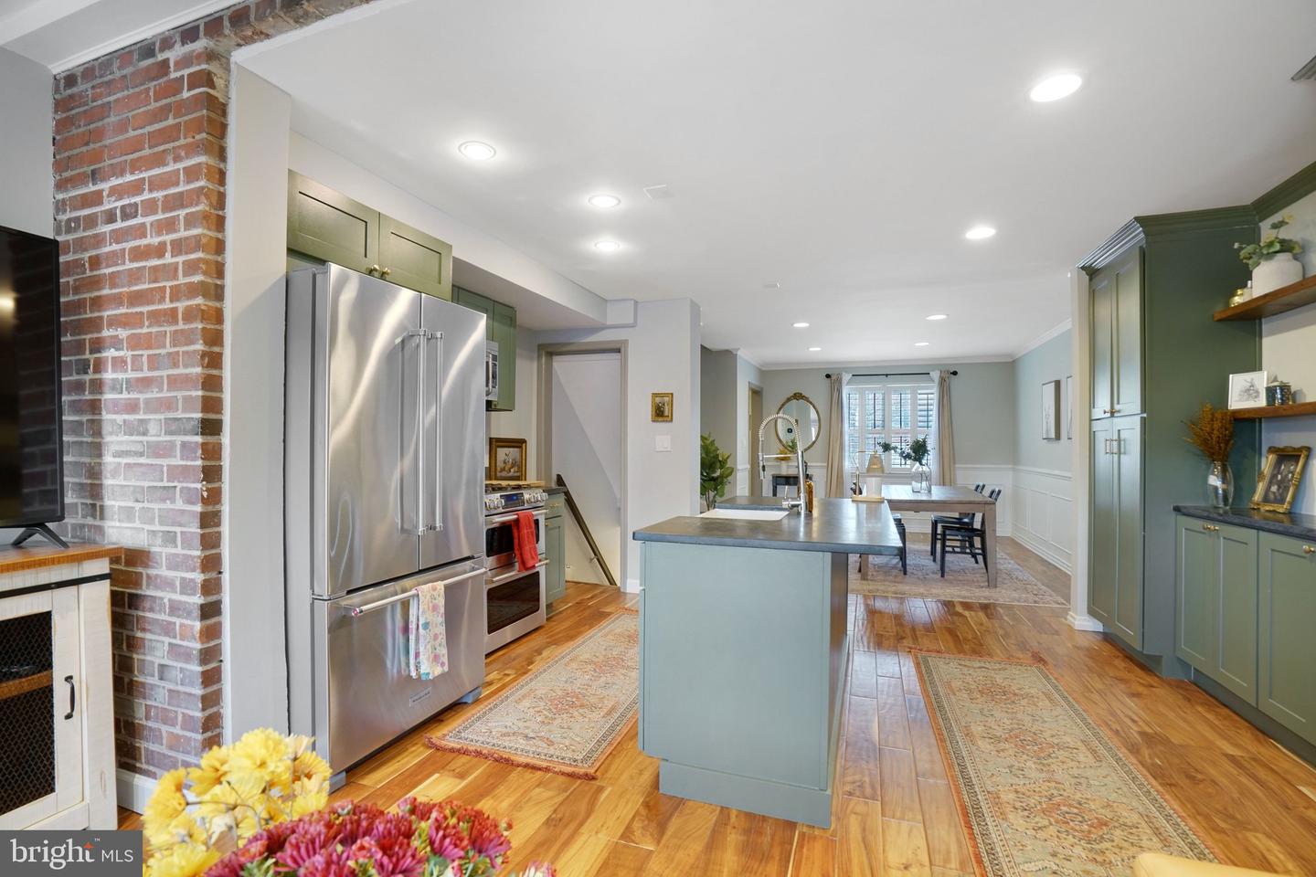 719 S ALFRED ST, ALEXANDRIA, Virginia 22314, 2 Bedrooms Bedrooms, ,2 BathroomsBathrooms,Residential,For sale,719 S ALFRED ST,VAAX2053564 MLS # VAAX2053564