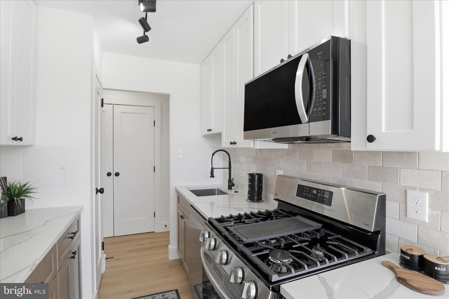 501 SLATERS LN #102, ALEXANDRIA, Virginia 22314, 1 Bedroom Bedrooms, ,1 BathroomBathrooms,Residential,For sale,501 SLATERS LN #102,VAAX2053568 MLS # VAAX2053568