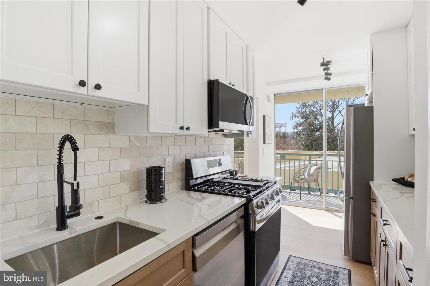 501 SLATERS LN #102, ALEXANDRIA, Virginia 22314, 1 Bedroom Bedrooms, ,1 BathroomBathrooms,Residential,For sale,501 SLATERS LN #102,VAAX2053568 MLS # VAAX2053568