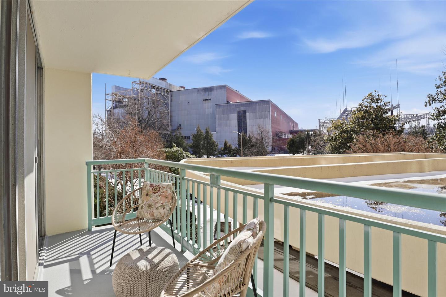 501 SLATERS LN #102, ALEXANDRIA, Virginia 22314, 1 Bedroom Bedrooms, ,1 BathroomBathrooms,Residential,For sale,501 SLATERS LN #102,VAAX2053568 MLS # VAAX2053568