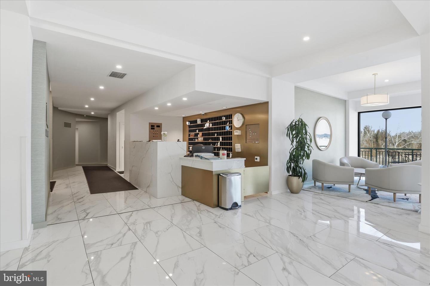 501 SLATERS LN #102, ALEXANDRIA, Virginia 22314, 1 Bedroom Bedrooms, ,1 BathroomBathrooms,Residential,For sale,501 SLATERS LN #102,VAAX2053568 MLS # VAAX2053568