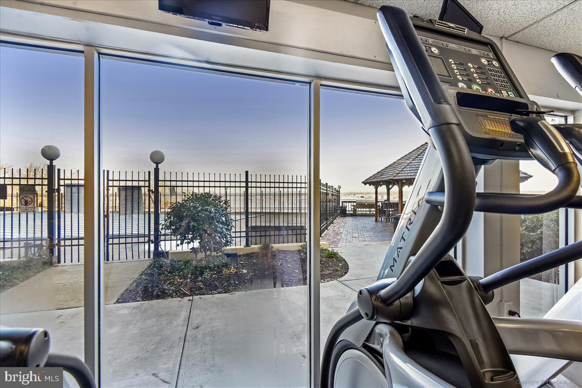 501 SLATERS LN #102, ALEXANDRIA, Virginia 22314, 1 Bedroom Bedrooms, ,1 BathroomBathrooms,Residential,For sale,501 SLATERS LN #102,VAAX2053568 MLS # VAAX2053568