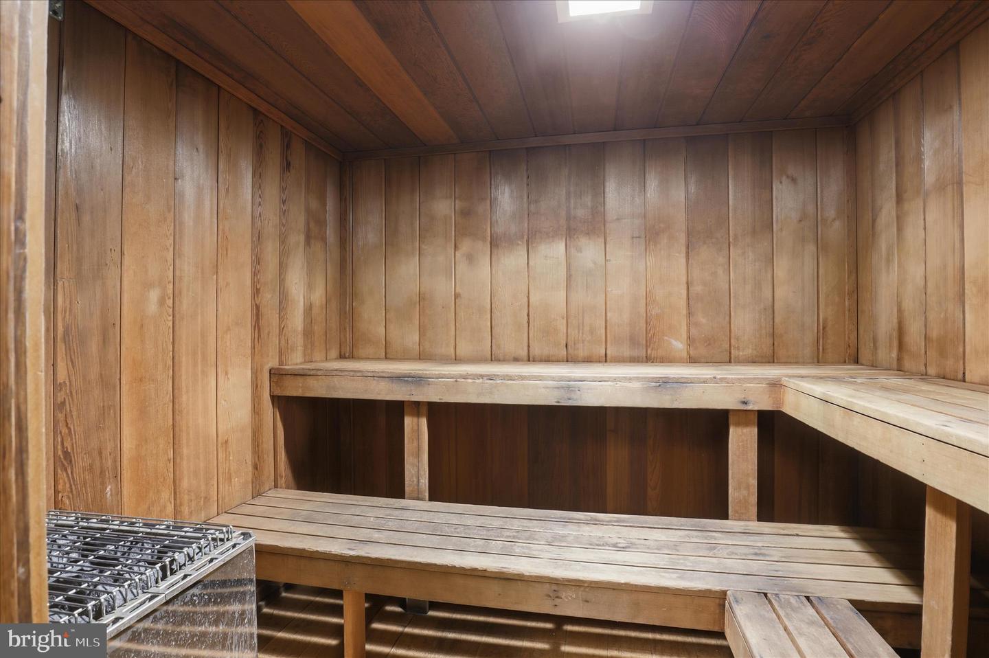 501 SLATERS LN #102, ALEXANDRIA, Virginia 22314, 1 Bedroom Bedrooms, ,1 BathroomBathrooms,Residential,For sale,501 SLATERS LN #102,VAAX2053568 MLS # VAAX2053568