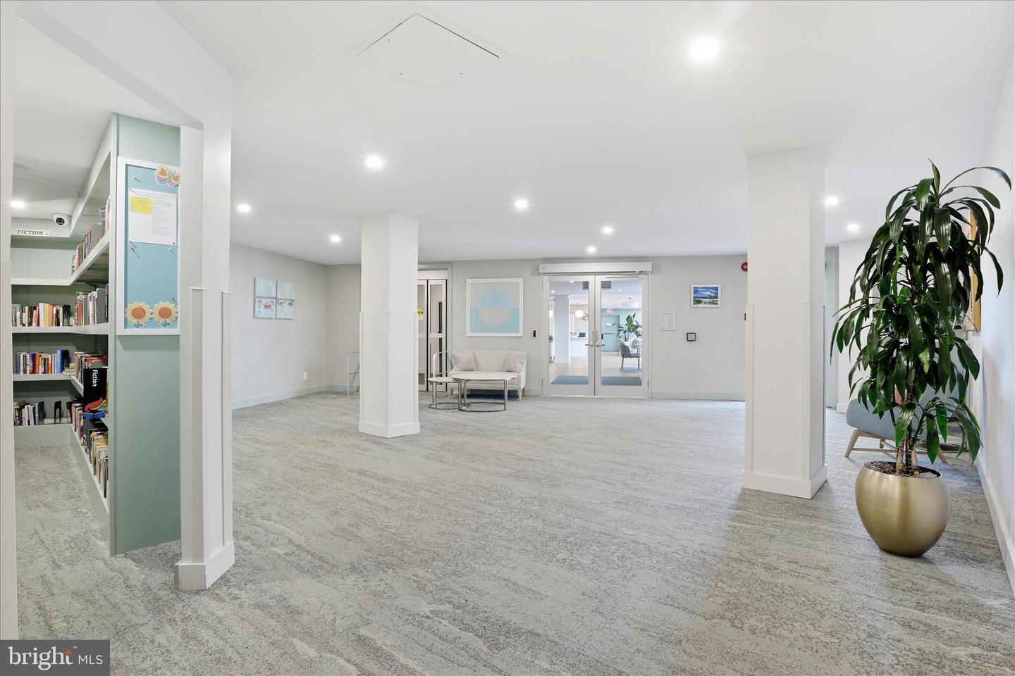 501 SLATERS LN #102, ALEXANDRIA, Virginia 22314, 1 Bedroom Bedrooms, ,1 BathroomBathrooms,Residential,For sale,501 SLATERS LN #102,VAAX2053568 MLS # VAAX2053568