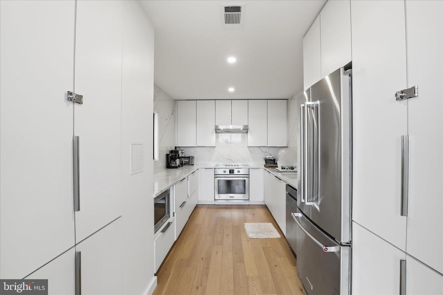 501 SLATERS LN #102, ALEXANDRIA, Virginia 22314, 1 Bedroom Bedrooms, ,1 BathroomBathrooms,Residential,For sale,501 SLATERS LN #102,VAAX2053568 MLS # VAAX2053568