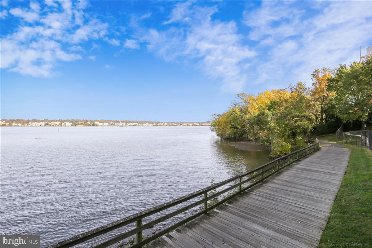 501 SLATERS LN #102, ALEXANDRIA, Virginia 22314, 1 Bedroom Bedrooms, ,1 BathroomBathrooms,Residential,For sale,501 SLATERS LN #102,VAAX2053568 MLS # VAAX2053568