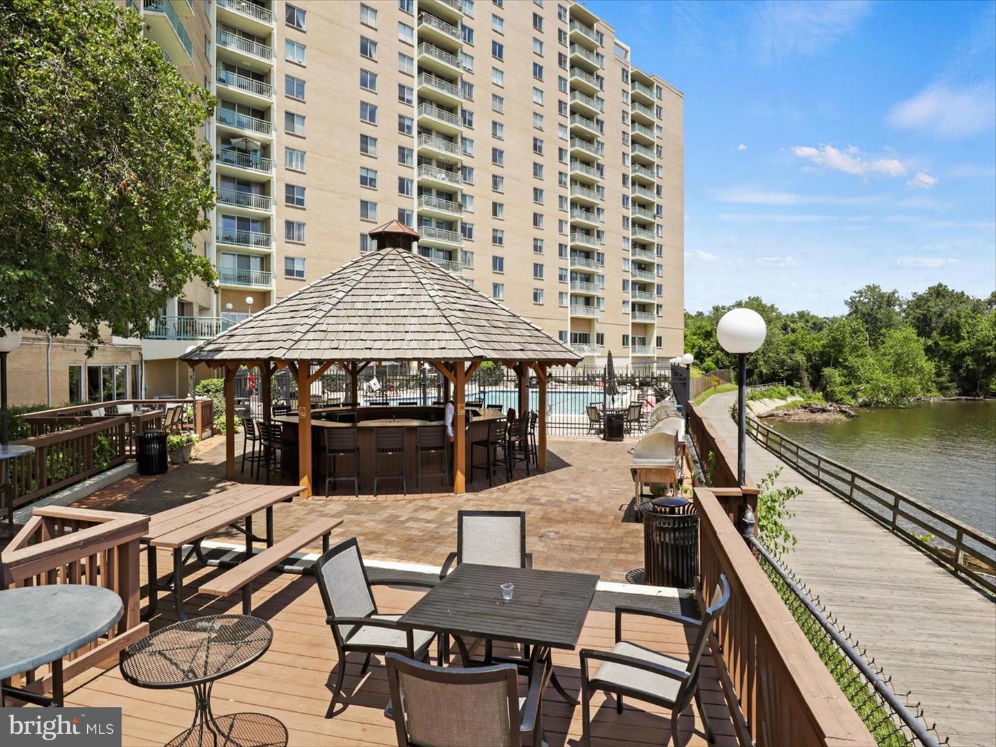 501 SLATERS LN #102, ALEXANDRIA, Virginia 22314, 1 Bedroom Bedrooms, ,1 BathroomBathrooms,Residential,For sale,501 SLATERS LN #102,VAAX2053568 MLS # VAAX2053568