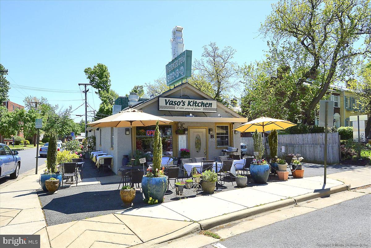 501 SLATERS LN #102, ALEXANDRIA, Virginia 22314, 1 Bedroom Bedrooms, ,1 BathroomBathrooms,Residential,For sale,501 SLATERS LN #102,VAAX2053568 MLS # VAAX2053568