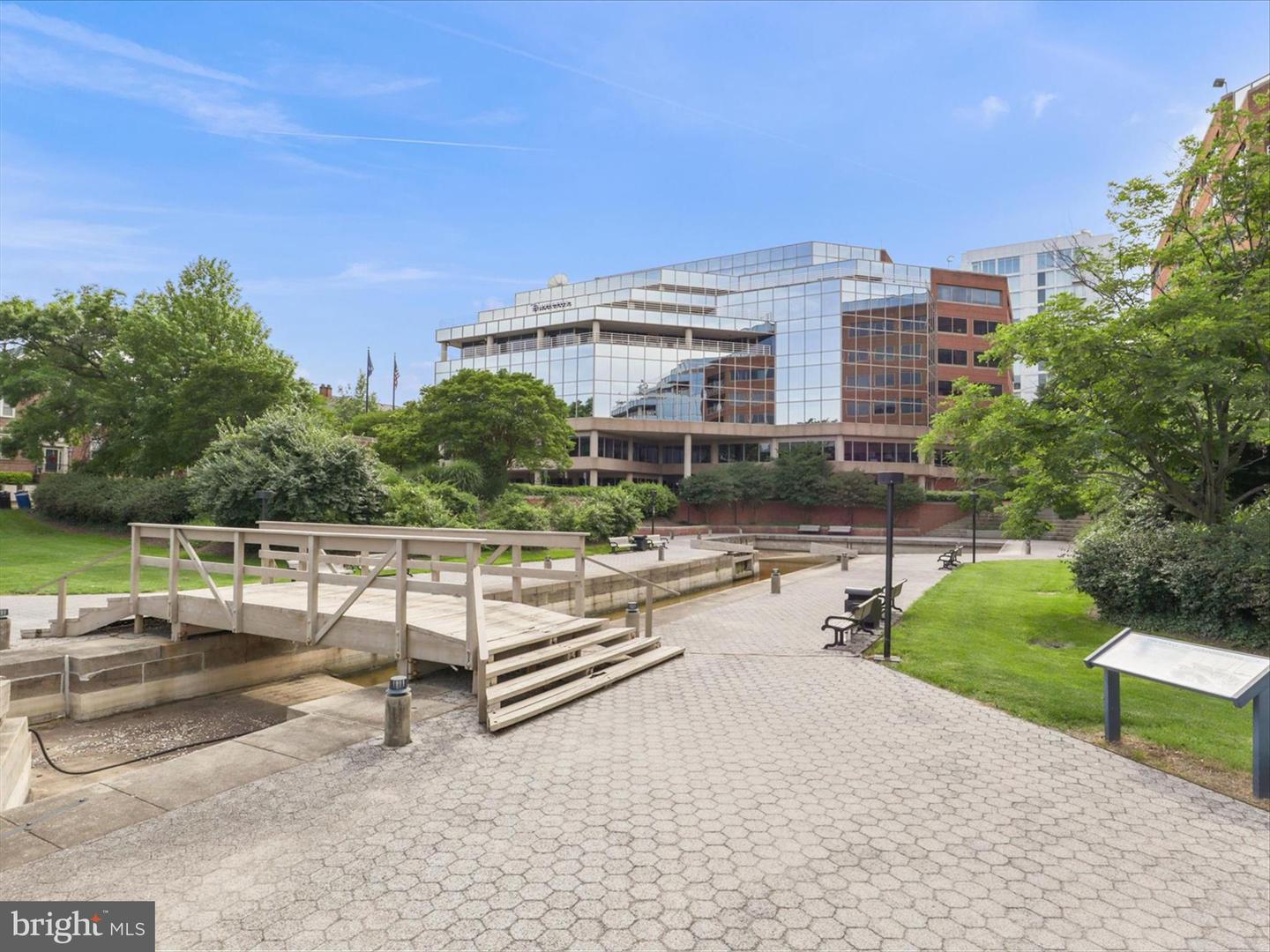 501 SLATERS LN #102, ALEXANDRIA, Virginia 22314, 1 Bedroom Bedrooms, ,1 BathroomBathrooms,Residential,For sale,501 SLATERS LN #102,VAAX2053568 MLS # VAAX2053568