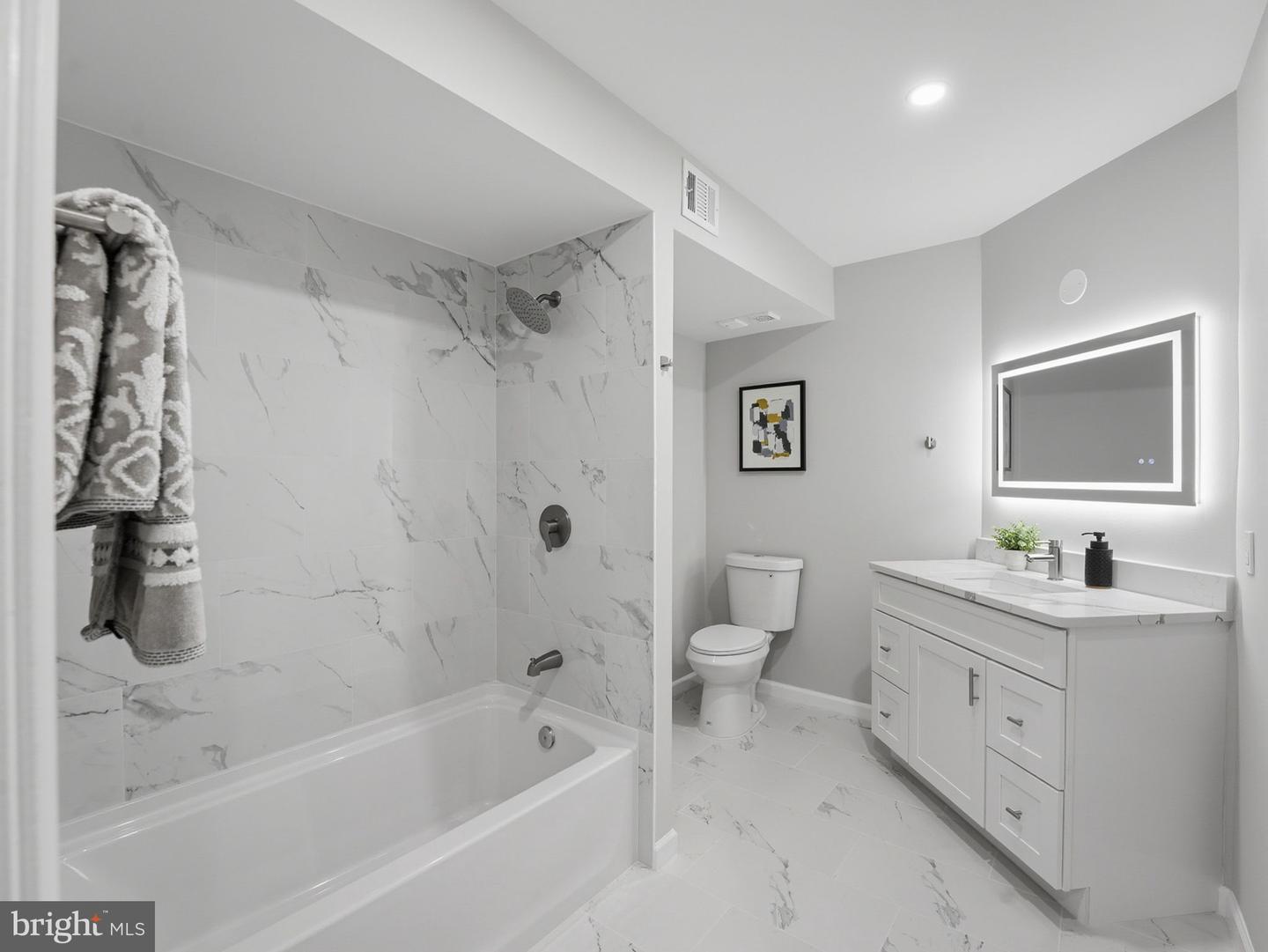 1029 N STUART ST #302, ARLINGTON, Virginia 22201, 1 Bedroom Bedrooms, ,1 BathroomBathrooms,Residential,For sale,1029 N STUART ST #302,VAAR2068198 MLS # VAAR2068198