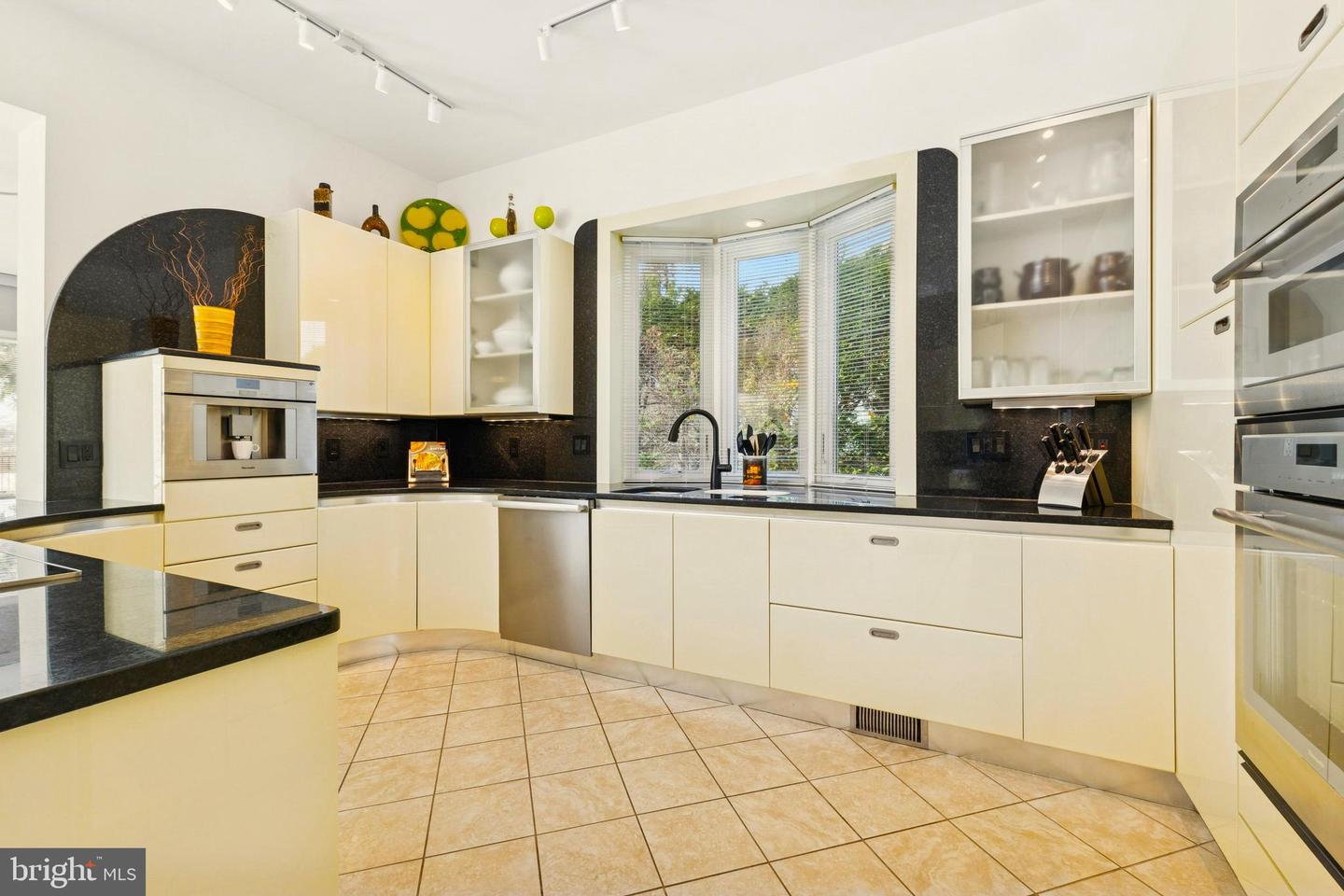 8268 ROXBOROUGH LOOP, GAINESVILLE, Virginia 20155, 3 Bedrooms Bedrooms, ,3 BathroomsBathrooms,Residential,For sale,8268 ROXBOROUGH LOOP,VAPW2111366 MLS # VAPW2111366