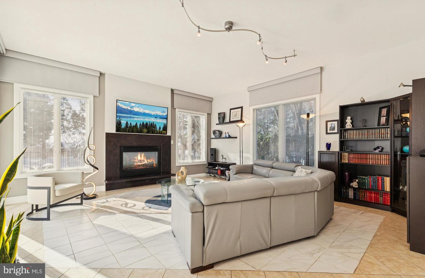 8268 ROXBOROUGH LOOP, GAINESVILLE, Virginia 20155, 3 Bedrooms Bedrooms, ,3 BathroomsBathrooms,Residential,For sale,8268 ROXBOROUGH LOOP,VAPW2111366 MLS # VAPW2111366